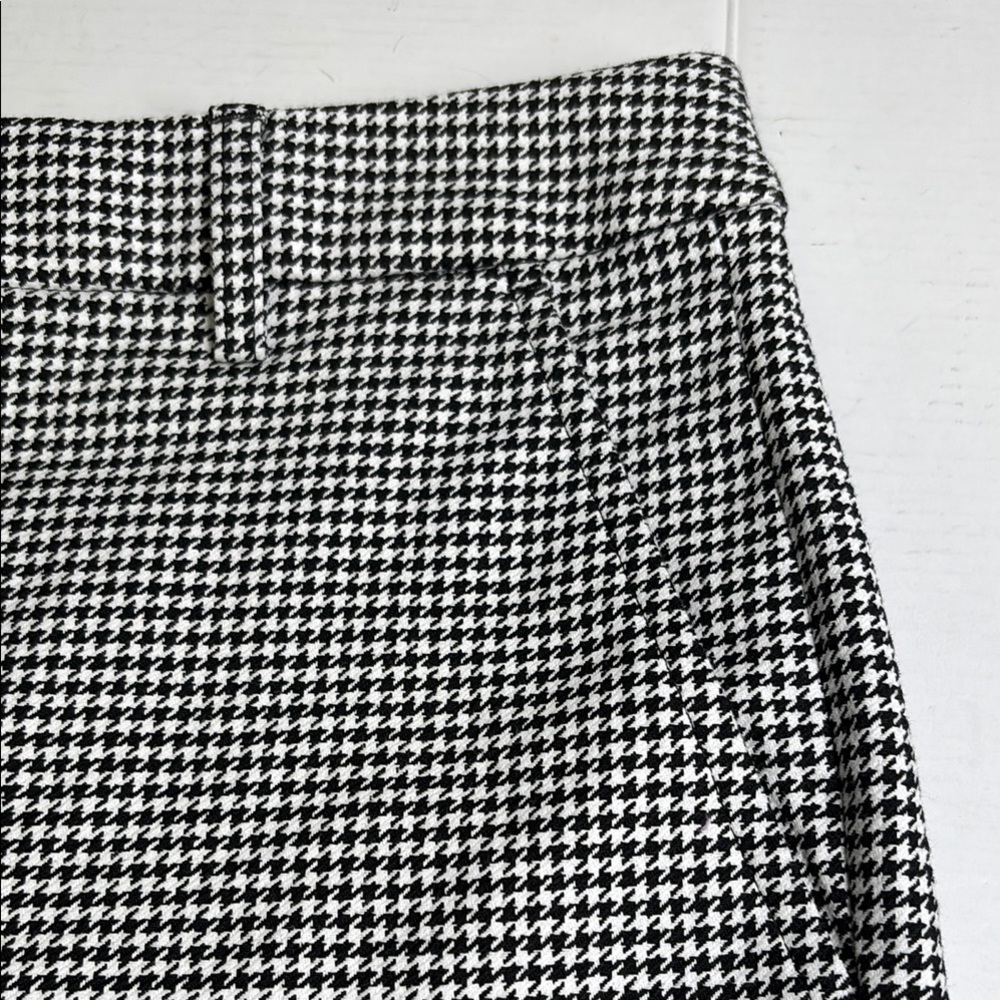 Lauren Ralph Lauren Women's Black and White Herringbone Bermuda Shorts in EUC. - Picture 9 of 9